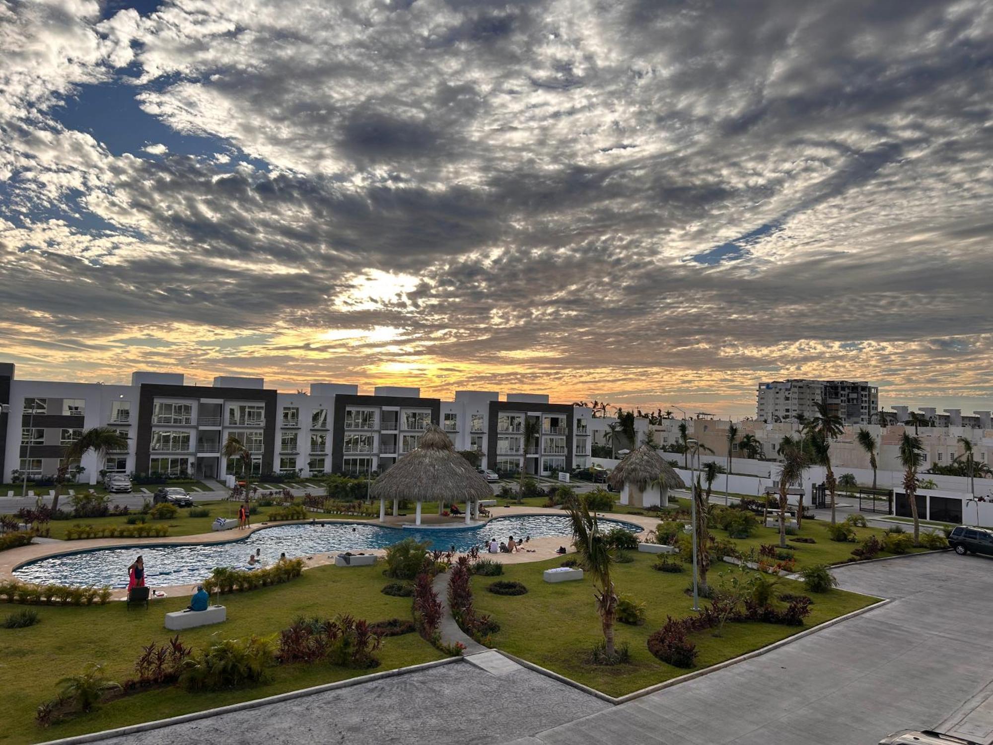 Hermoso Con Club De Playa Appartement